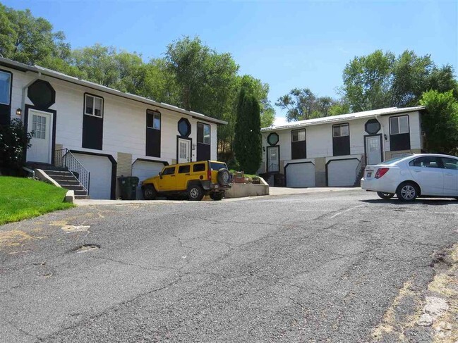 Building Photo - 1041 Redwood St Rental