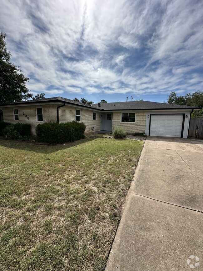 Building Photo - 220 W Ridge Rd Rental