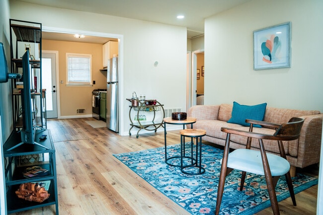 Photo - 3232 Logan Pl Unidad 3232 Logan Place