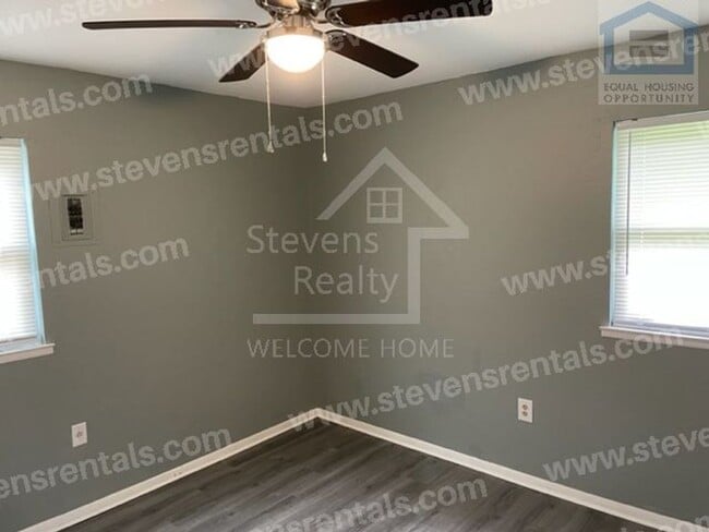 Photo - 426 NW Greenmeadow Dr