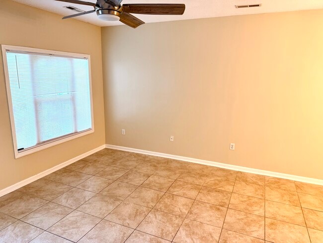 Photo - 100 Spring Creek Dr