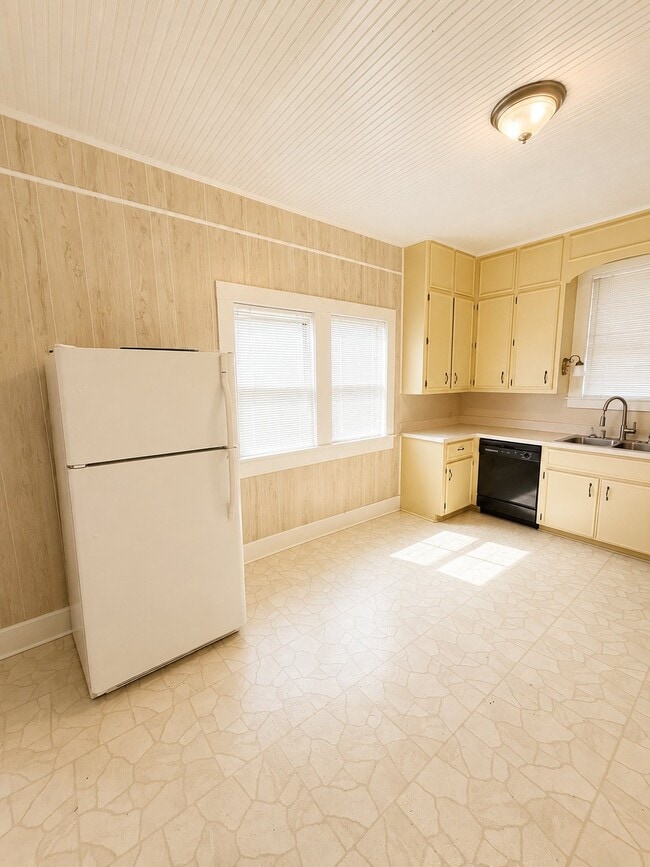 Photo - 293 S Madison St