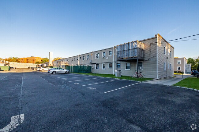 Photo - Kew Gardens Oasis Apartments