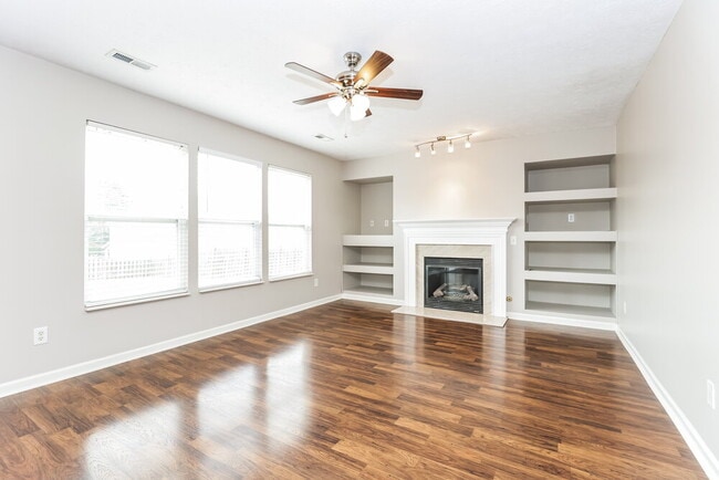 Photo - 909 Grand Oak Dr