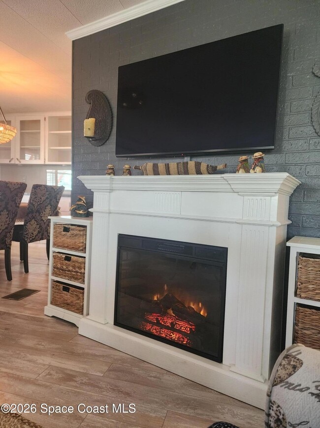 Photo - 380 Norwich Ln