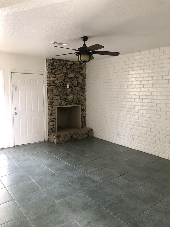 Photo - 3112 Lourdes St