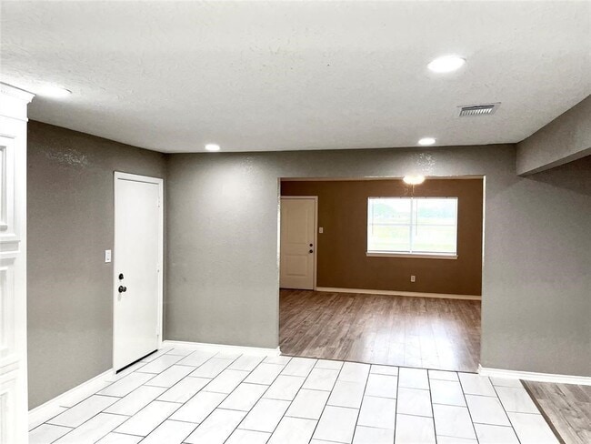 Photo - 1604 Broken Arrow St