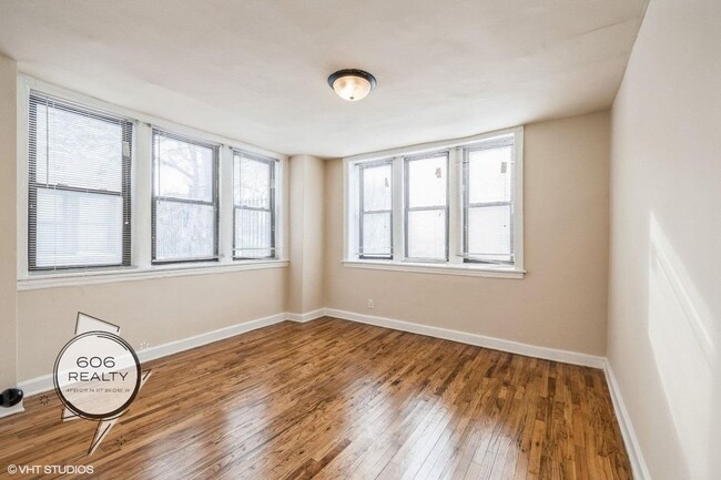 Building Photo - 1020 E Hyde Park Blvd