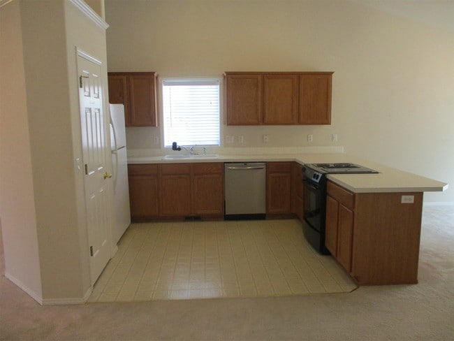Photo - 653 Oakwood Dr