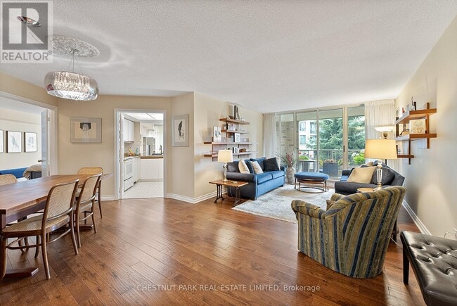 Photo - 215 The Donway W Unité 311