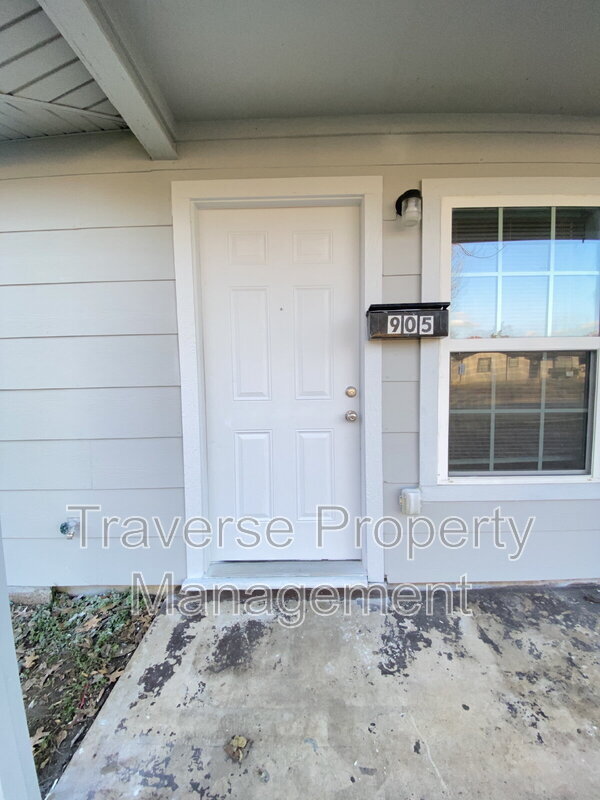 Photo - 905 Milam Dr