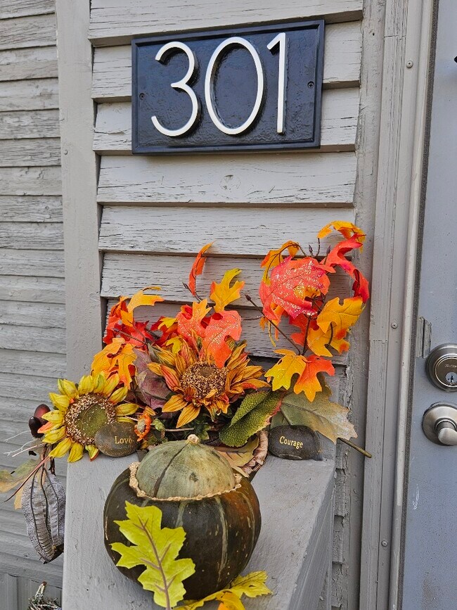 Photo - 301 Oakwood St