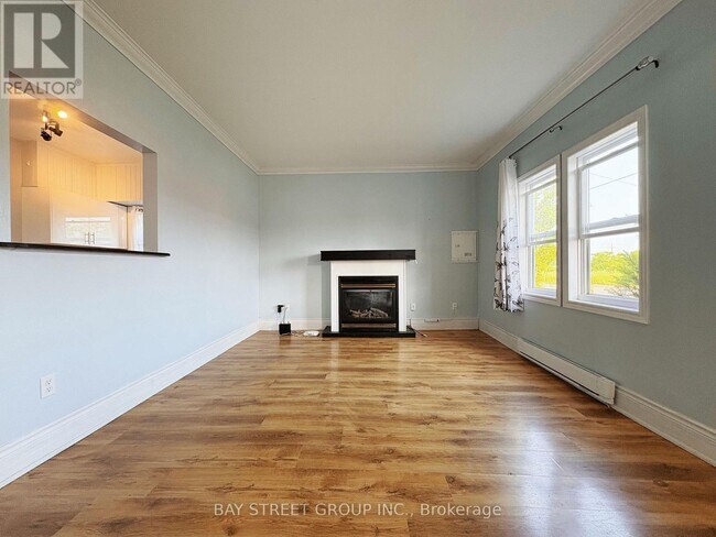 Photo - 70 Courtwright St