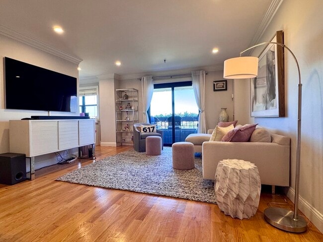 Building Photo - 16 Harcourt St Unit 9K