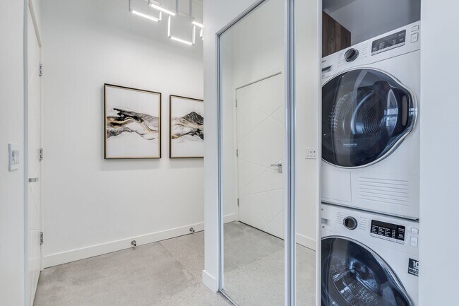 Photo - 1170 Barclay St Unit 403