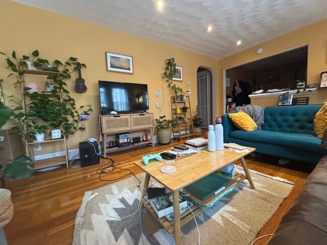 Building Photo - 504 Washington St Unit 1