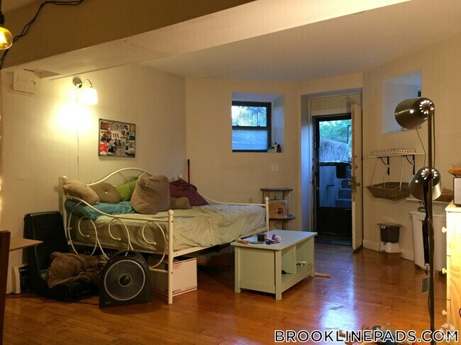 Building Photo - 1728 Beacon St Rental