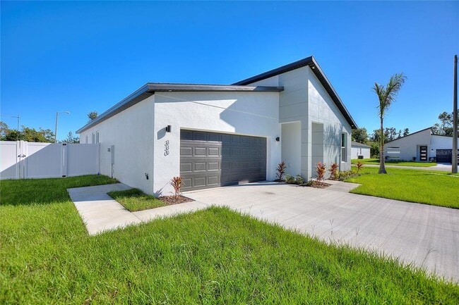 330 Royal Palm Wy