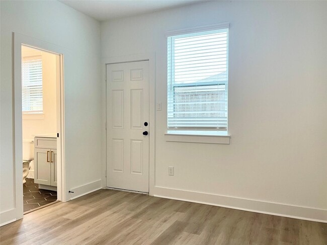 Building Photo - 22214 Dutch Oven Dr Unit A