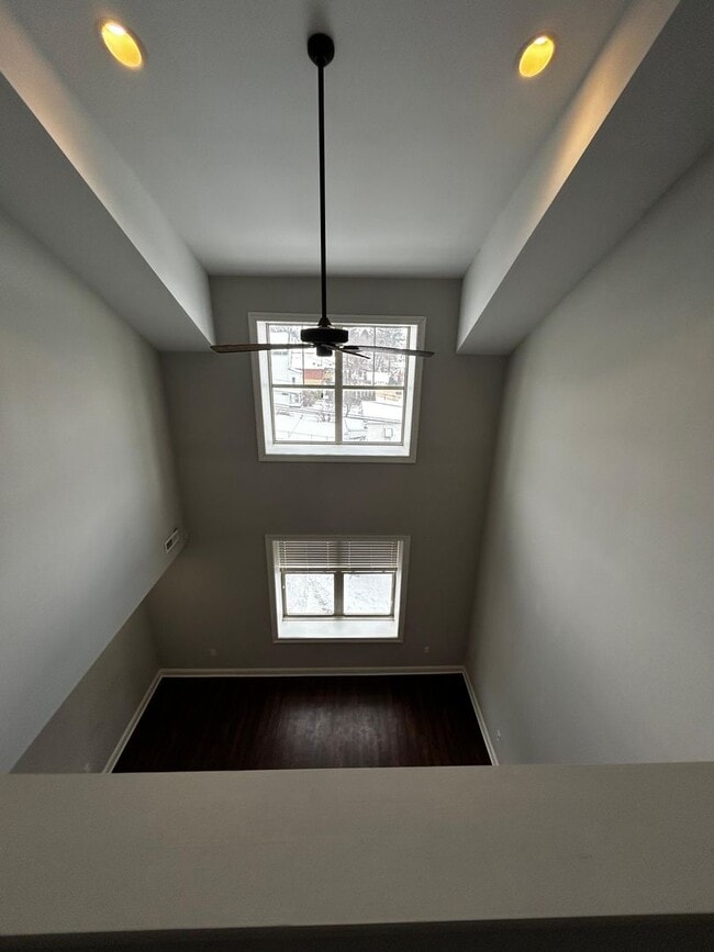 Building Photo - 970 Ridge Ave Unit 7