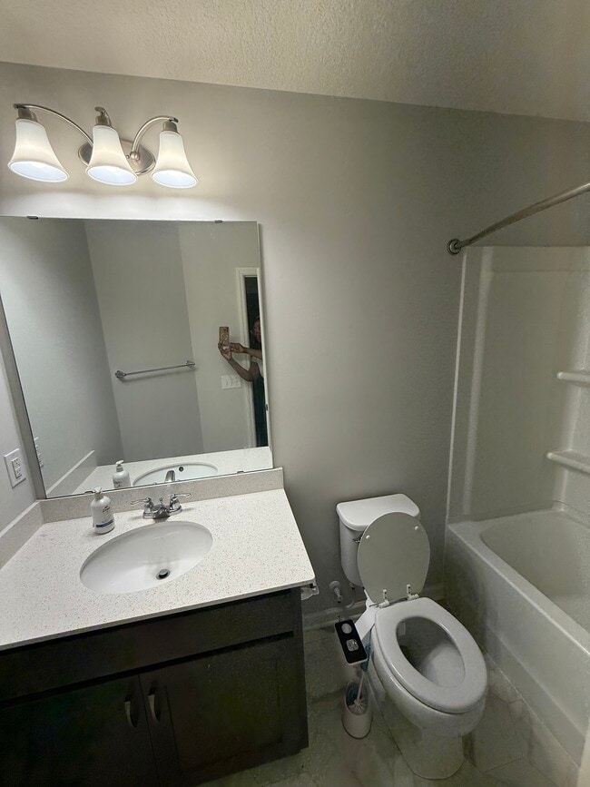 Photo - 2862 Lexington Pl N