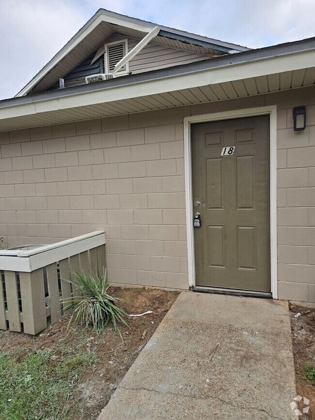 Building Photo - 2bedooms 1 bath Available in The Village C... Rental