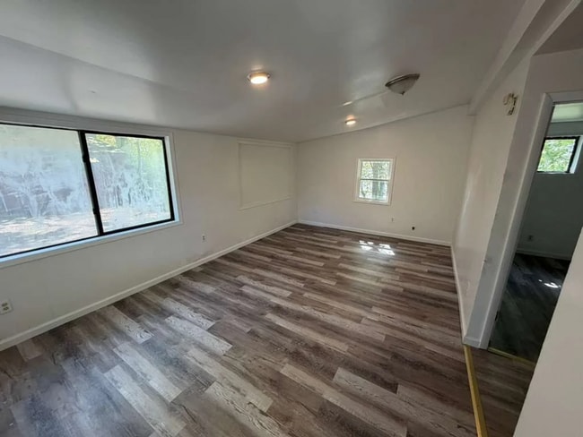 Building Photo - 208 Utica St Unit 3