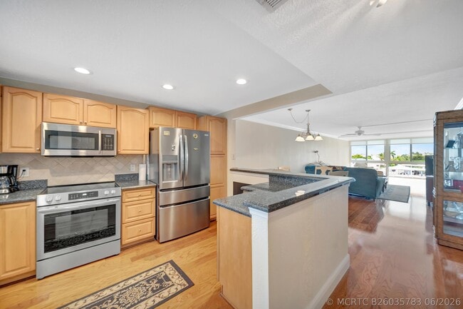 Building Photo - 3100 NE 49th St Unit 403