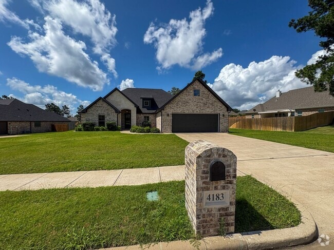 Building Photo - Available Now! Gorgeous 4 Bedroom 3 Bath i... Rental