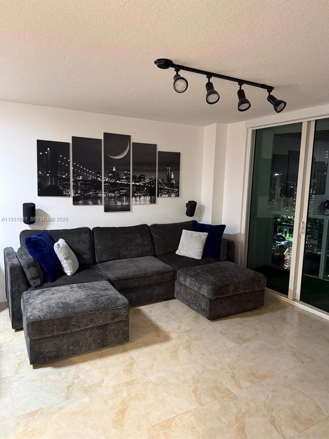 Photo - 31 SE 5th St Unidad 2907