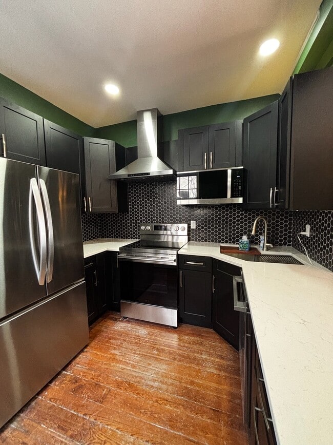 Photo - 807 W 10th St