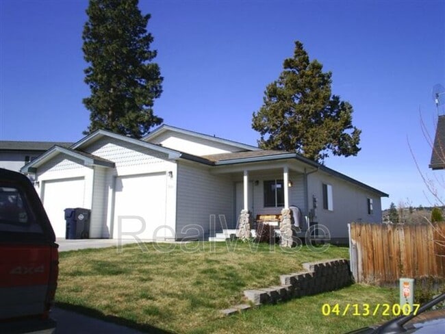Photo - 933 NE Hidden Valley Dr