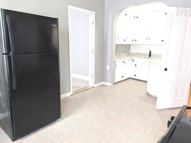 685 Massabesic St Unit 2-W
