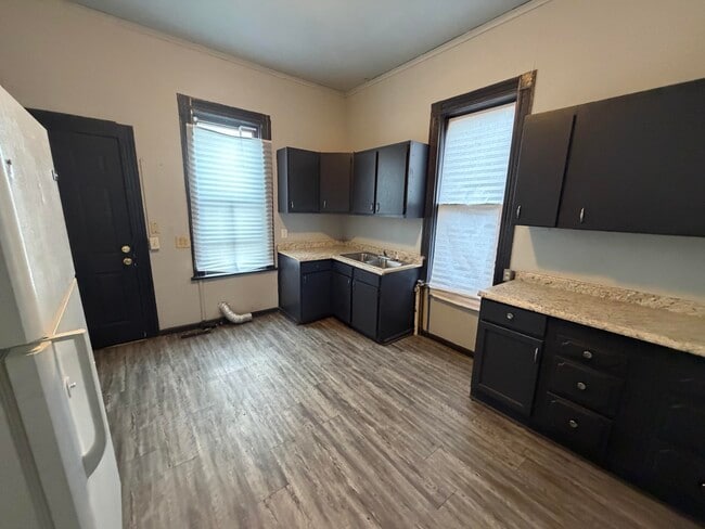 Photo - 18 Collett-S