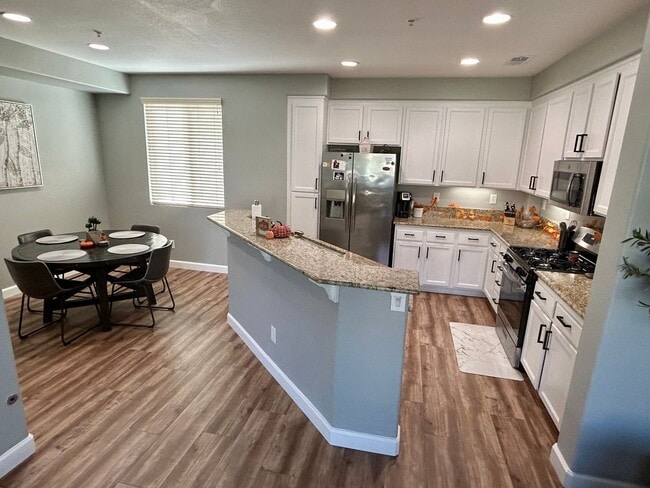 Photo - Stunning Townhome in the Heart of Otay Lakes, Chula Vista