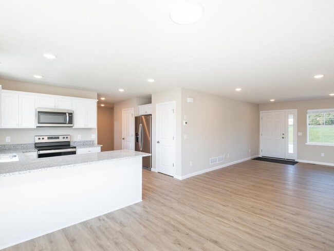 Photo - 915 Ash St NE