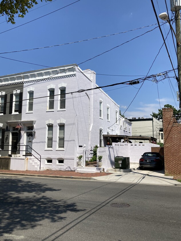 Photo - 107 N Patrick St (Alexandria, VA)