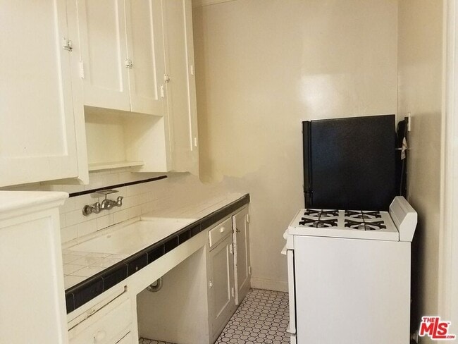 Photo - 649 N Rossmore Ave Unit 102