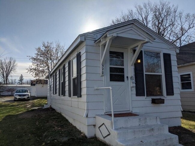 Building Photo - Conveniently Located Single Bedroom Home