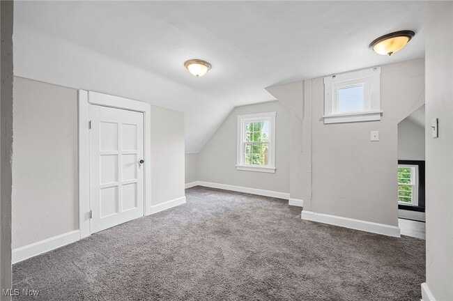 Building Photo - 3595 Glencairn Rd Unit up