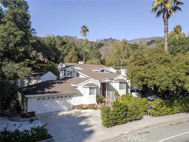 Building Photo - 2255 E Chevy Chase Dr