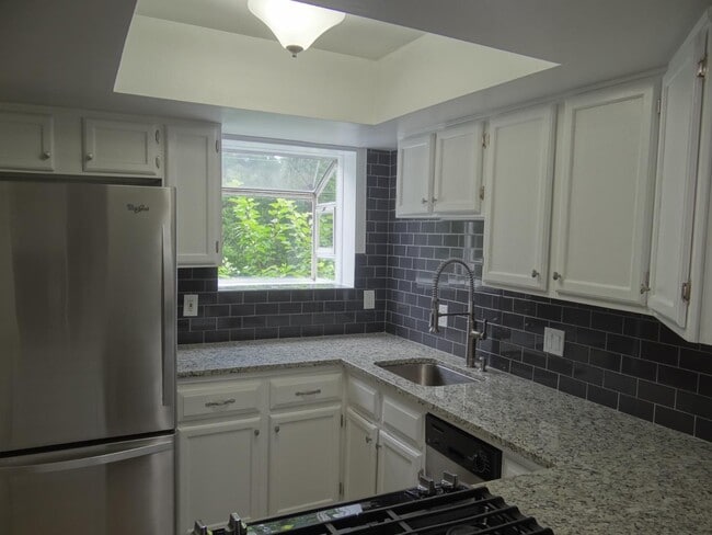 Photo - 916 E 32nd St