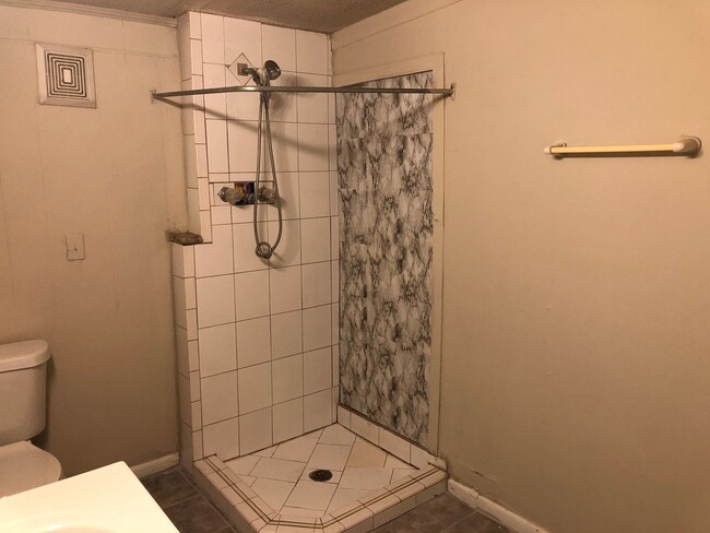 Photo - 4 Bed/ 2 bath House with Fenced Yard!! Available August 2026!