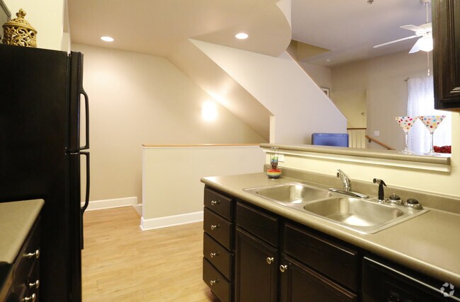 2BR/2BA -946SF