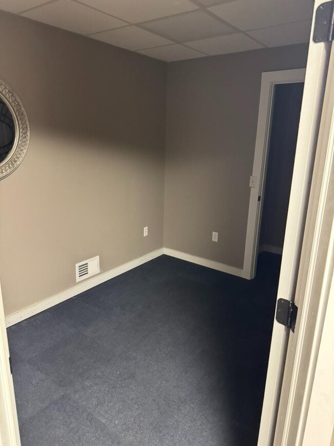 Photo - 911 James St