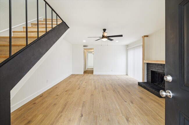 Photo - 7822 Pacific Pearl St Unidad True