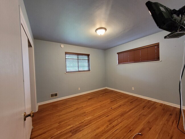 Photo - 2230 Marshall St