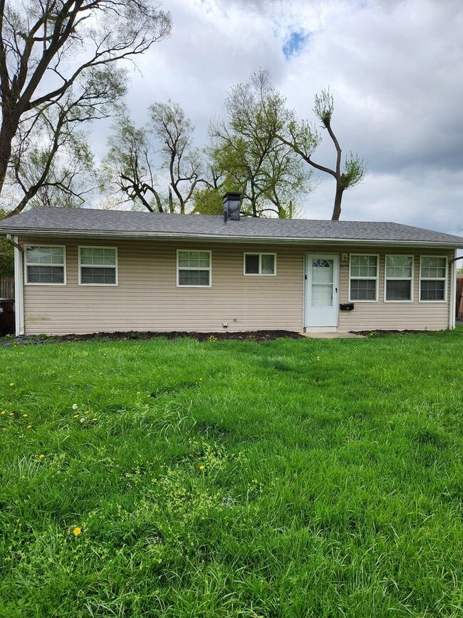 Building Photo - 3 Bedroom Home