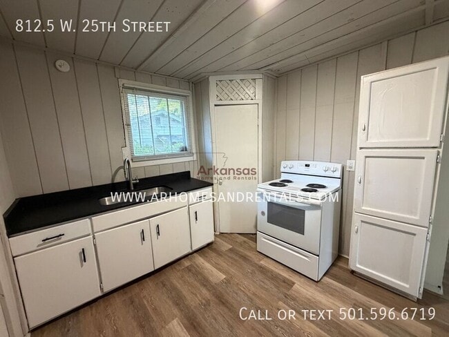 Photo - 812.5 W 25th St