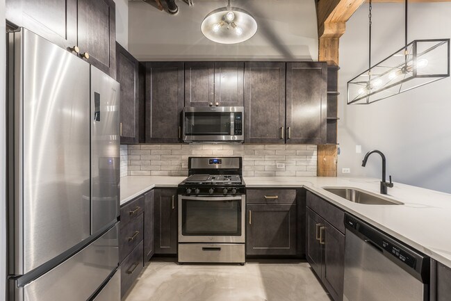Sheffield Lofts - 3110 N Sheffield Ave